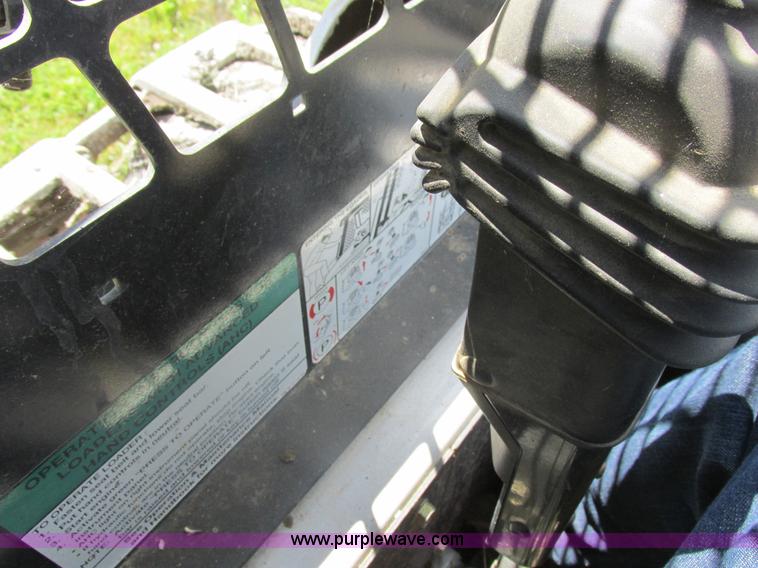 image for item L4012 2000 Bobcat 773 skid steer