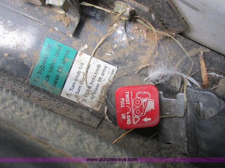 image for item L4012 2000 Bobcat 773 skid steer