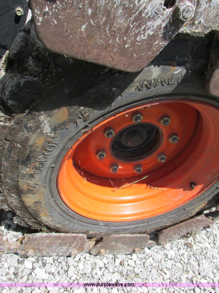 image for item L4012 2000 Bobcat 773 skid steer