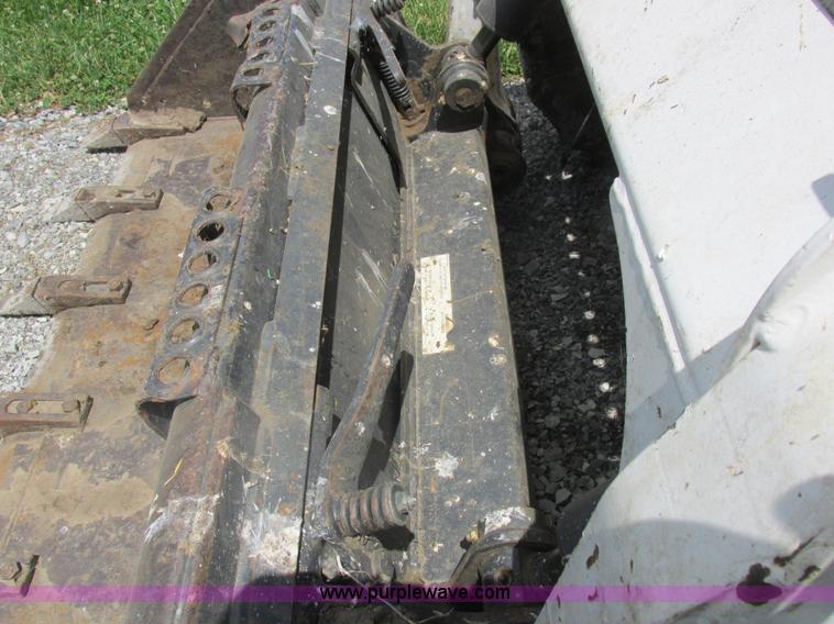 image for item L4012 2000 Bobcat 773 skid steer