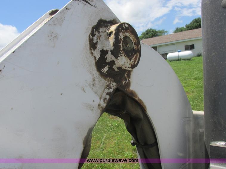 image for item L4012 2000 Bobcat 773 skid steer