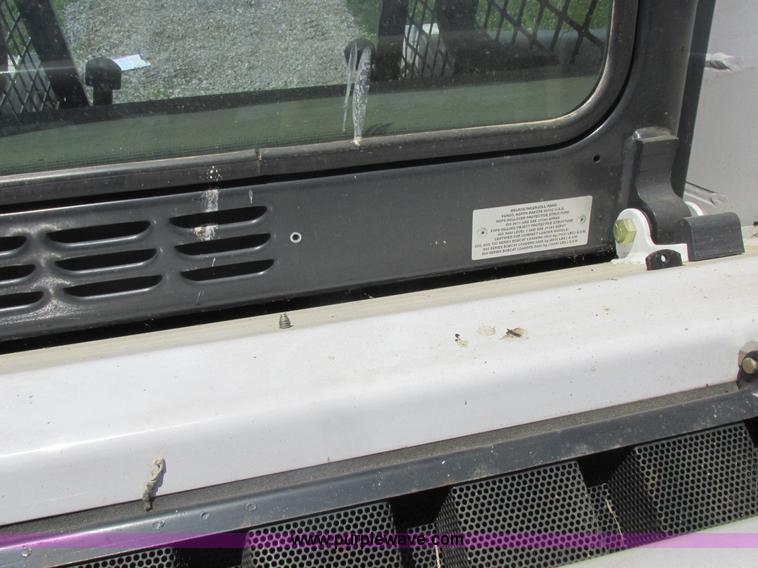 image for item L4012 2000 Bobcat 773 skid steer