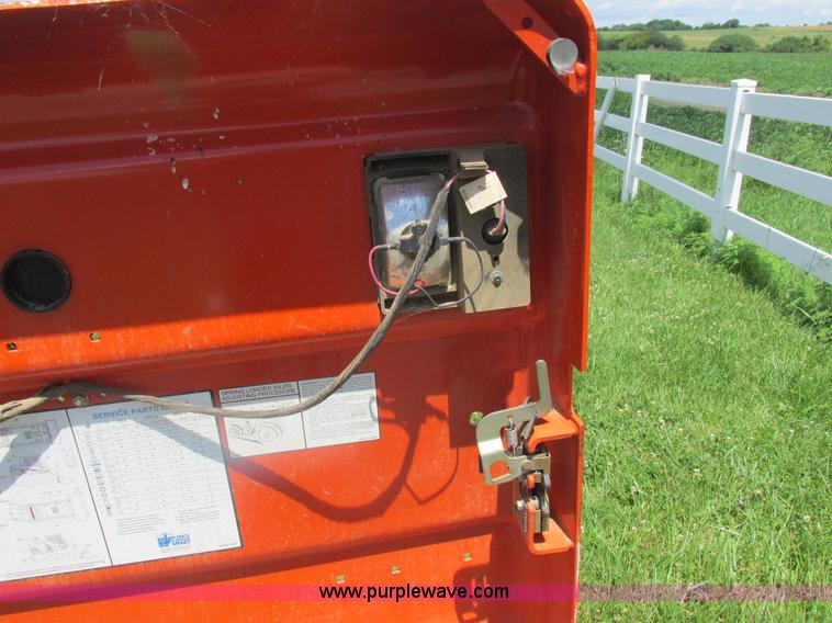 image for item L4012 2000 Bobcat 773 skid steer