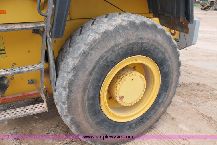 image for item L4368 2002 Komatsu WA270 wheel loader