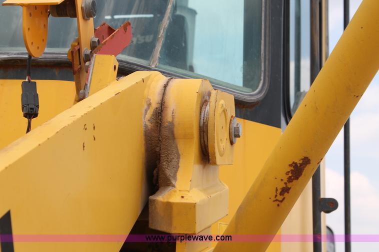 image for item L4368 2002 Komatsu WA270 wheel loader
