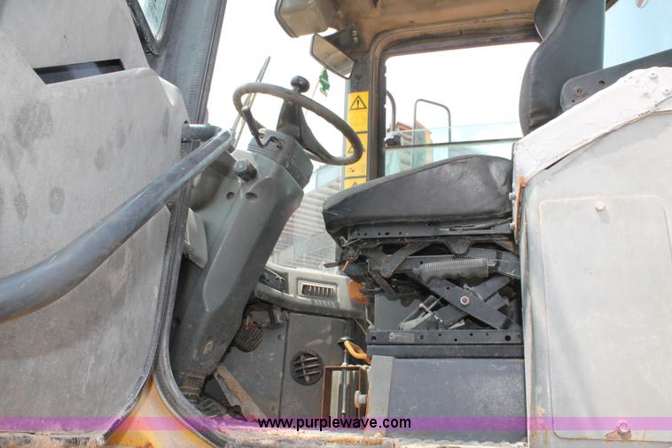 image for item L4368 2002 Komatsu WA270 wheel loader
