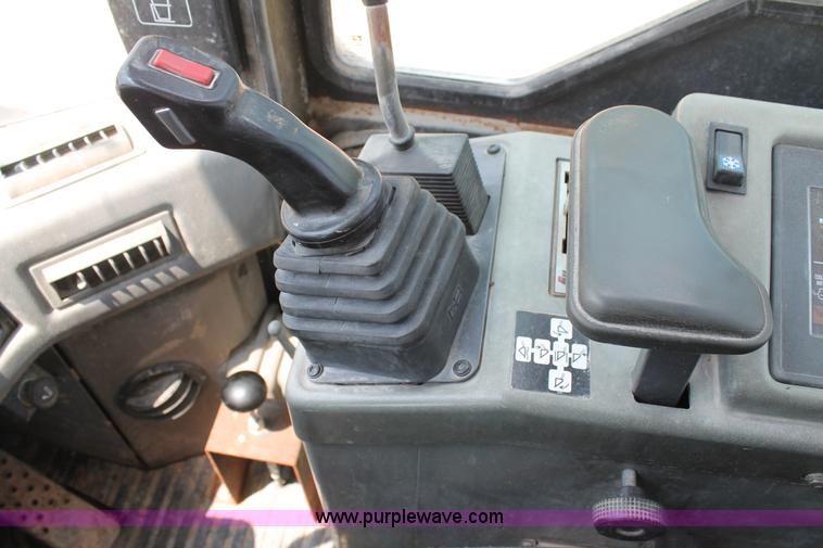 image for item L4368 2002 Komatsu WA270 wheel loader