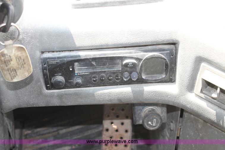 image for item L4368 2002 Komatsu WA270 wheel loader