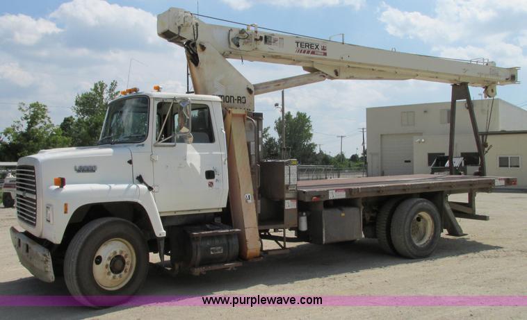 image for item R9329 1993 Ford LN8000 crane truck