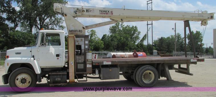 image for item R9329 1993 Ford LN8000 crane truck