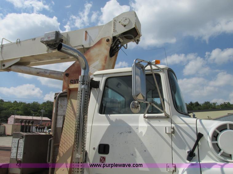 image for item R9329 1993 Ford LN8000 crane truck