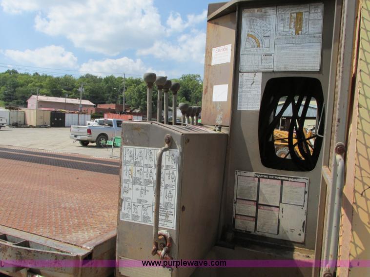 image for item R9329 1993 Ford LN8000 crane truck