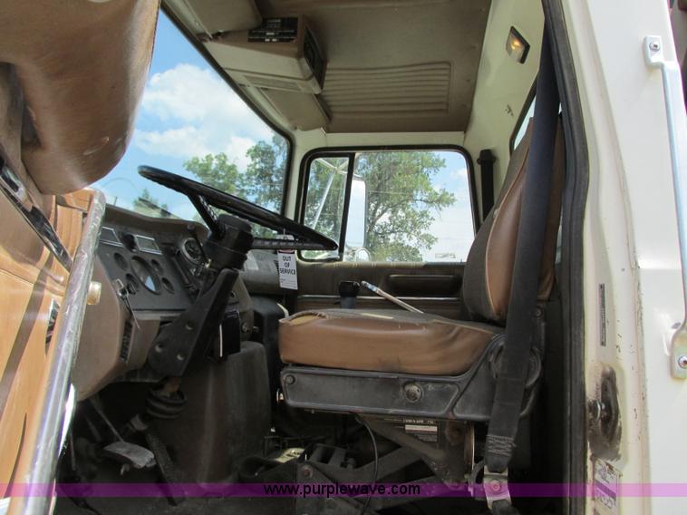 image for item R9329 1993 Ford LN8000 crane truck