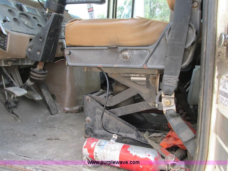 image for item R9329 1993 Ford LN8000 crane truck