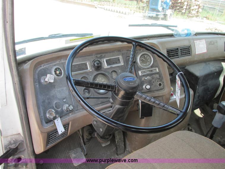 image for item R9329 1993 Ford LN8000 crane truck