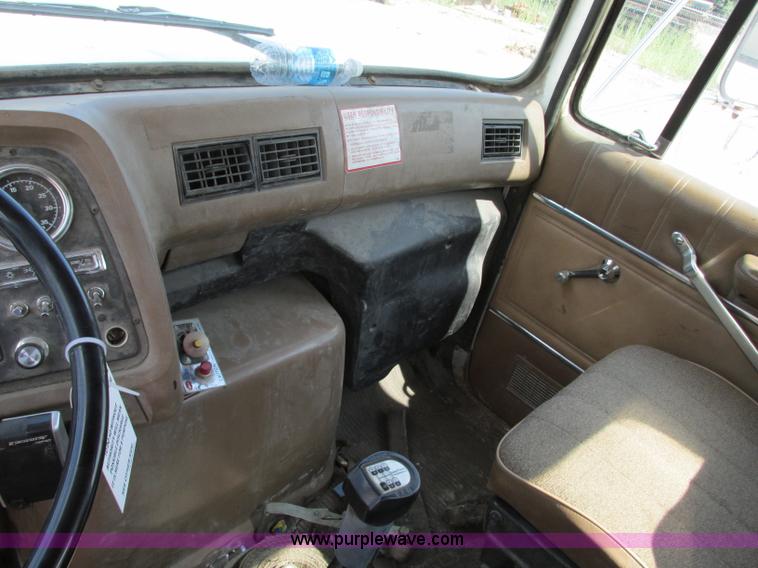 image for item R9329 1993 Ford LN8000 crane truck