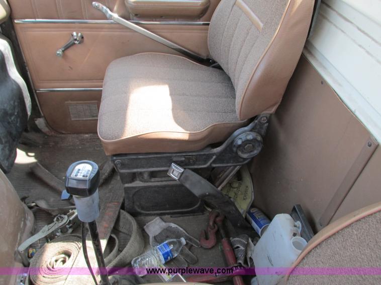 image for item R9329 1993 Ford LN8000 crane truck