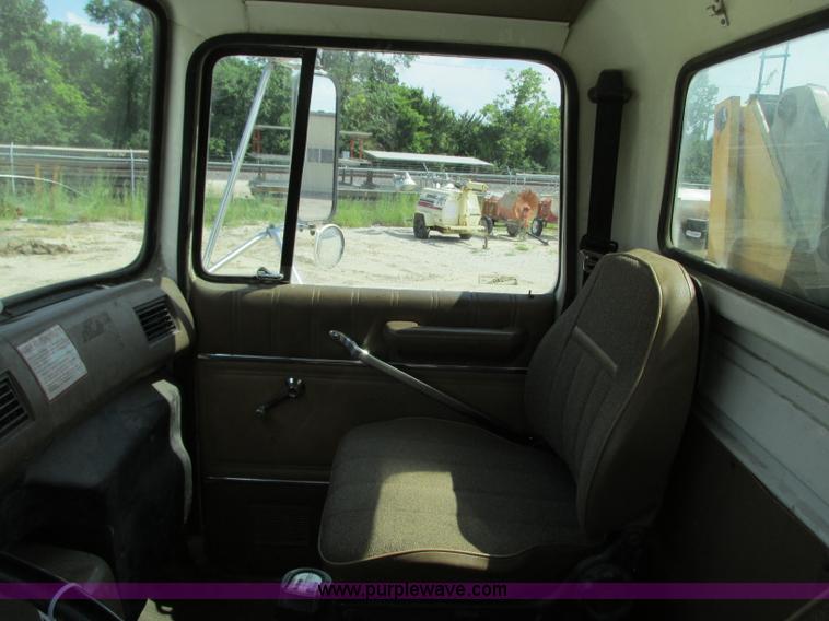 image for item R9329 1993 Ford LN8000 crane truck