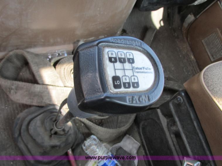 image for item R9329 1993 Ford LN8000 crane truck