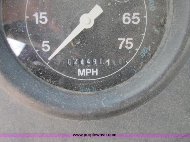 image for item R9329 1993 Ford LN8000 crane truck