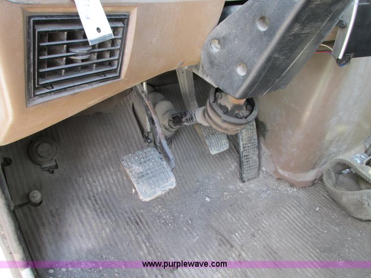 image for item R9329 1993 Ford LN8000 crane truck