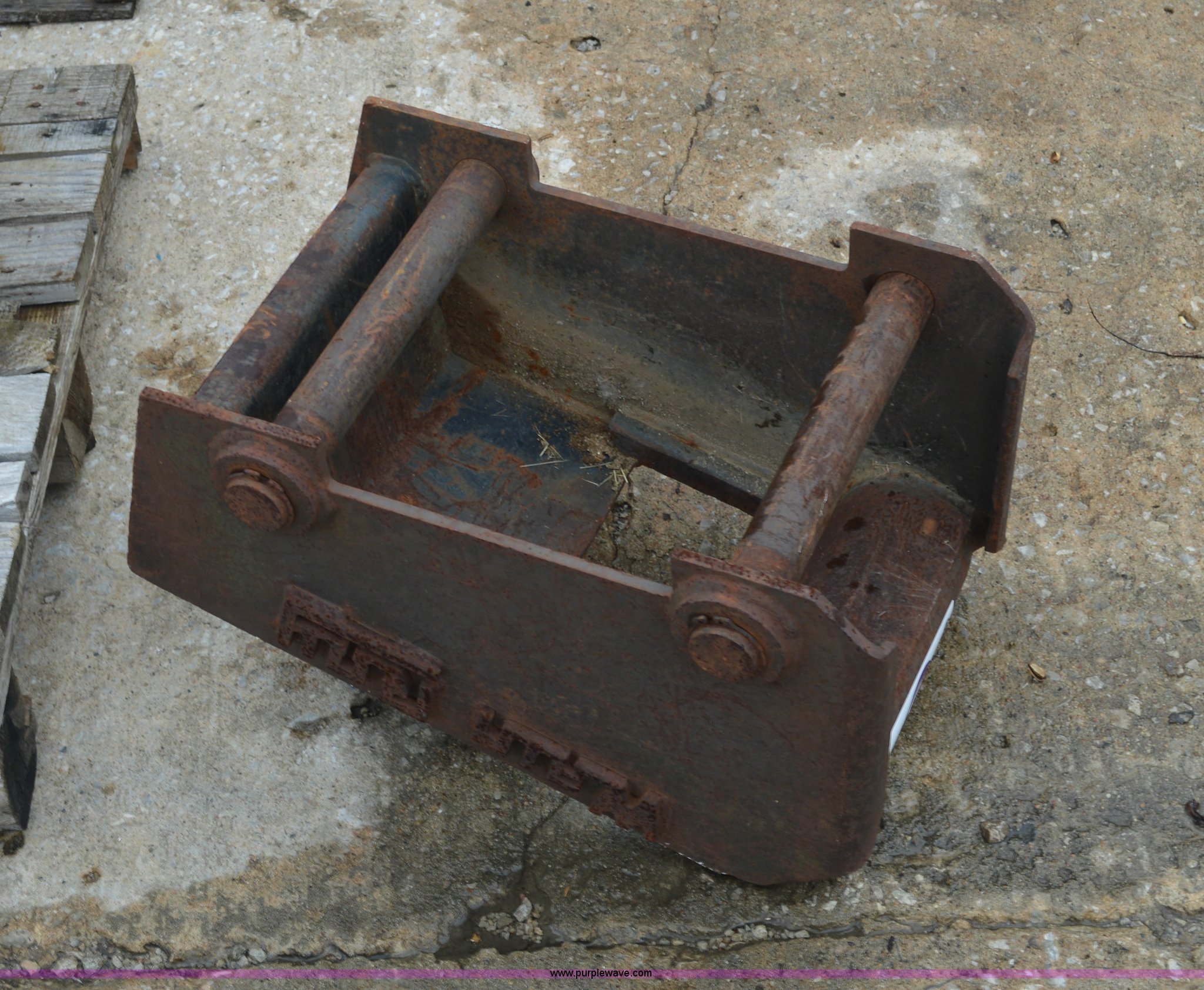 Wain Roy quick attach coupler in Liberty, MO Item I2779 sold Purple