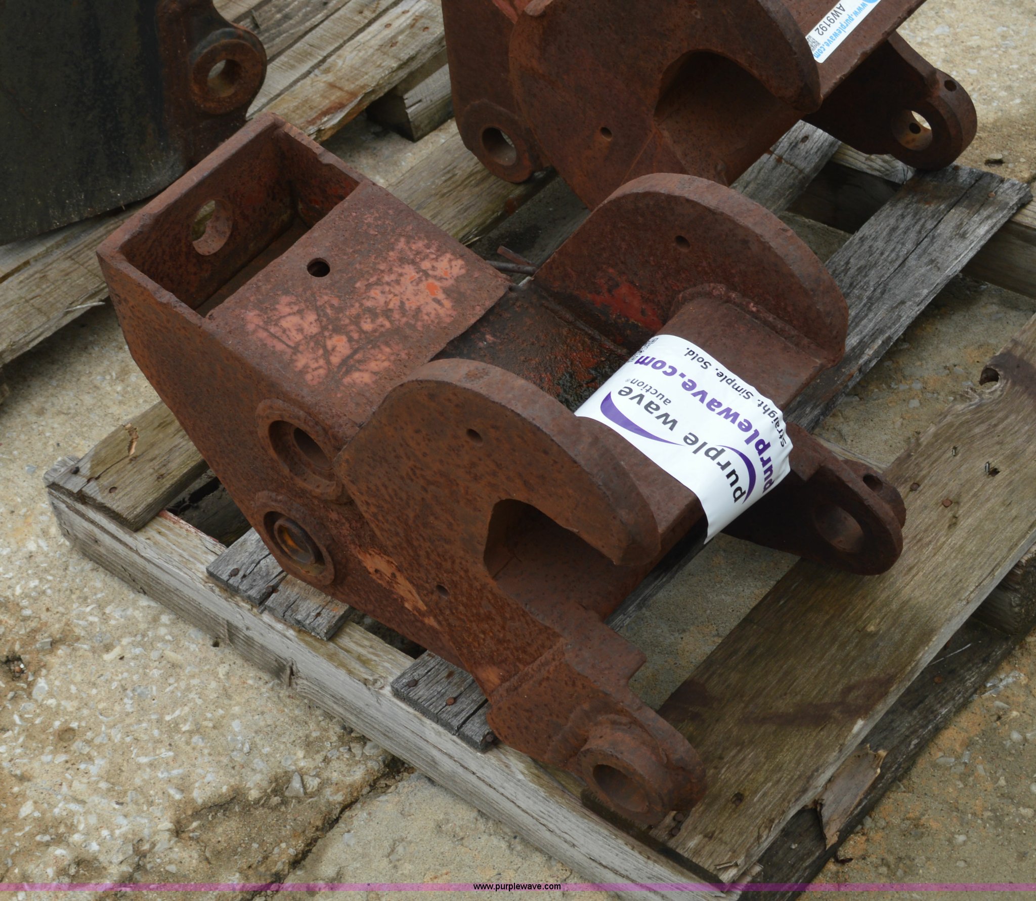 Wain Roy quick attach coupler in Liberty, MO Item I2780 sold Purple