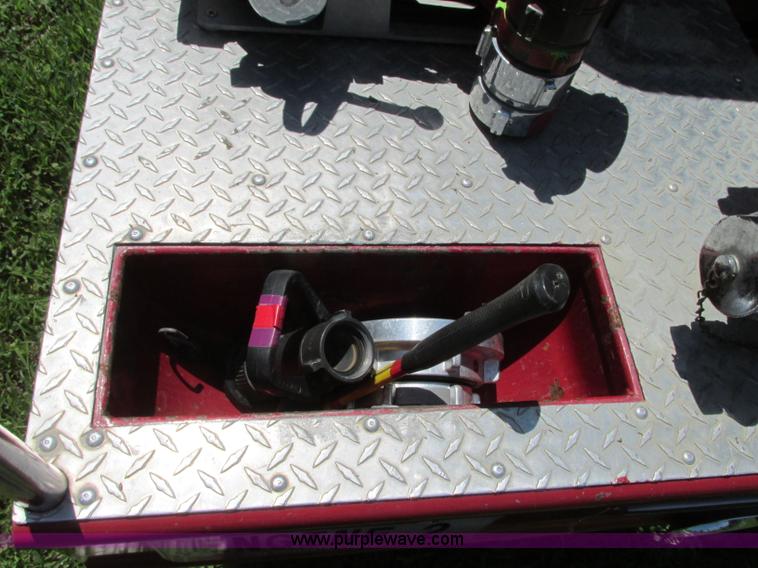 image for item AX9427 1985 Ford F800 fire truck