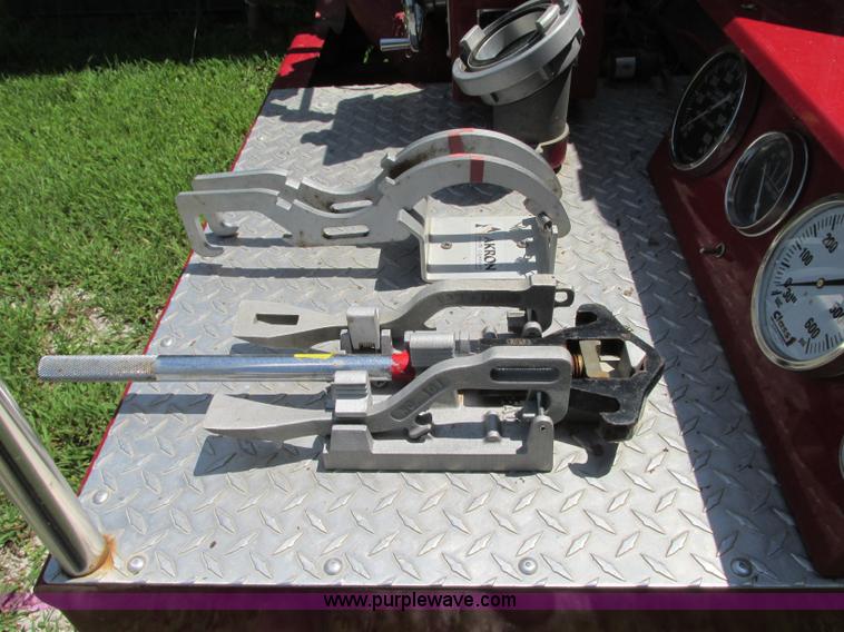 image for item AX9427 1985 Ford F800 fire truck