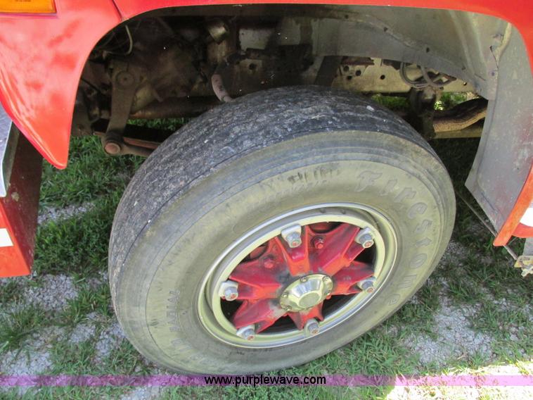 image for item AX9427 1985 Ford F800 fire truck