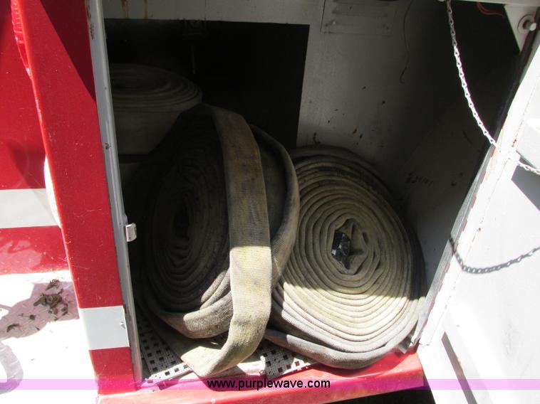 image for item AX9427 1985 Ford F800 fire truck