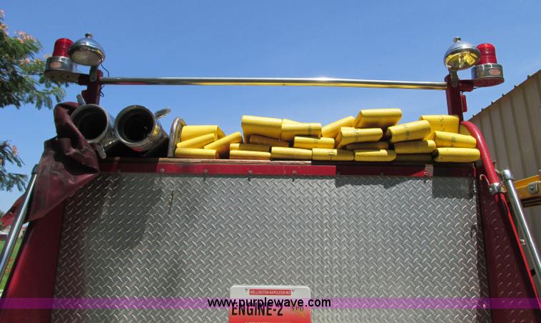 image for item AX9427 1985 Ford F800 fire truck