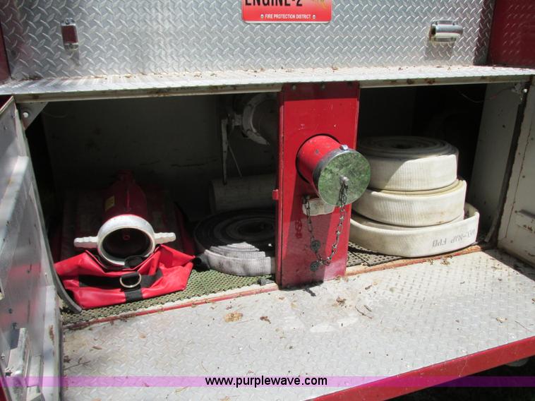 image for item AX9427 1985 Ford F800 fire truck