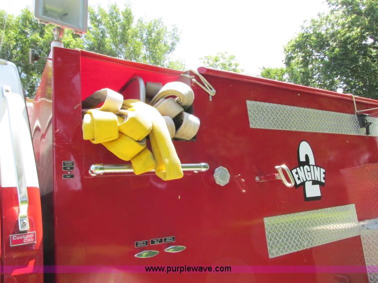 image for item AX9427 1985 Ford F800 fire truck