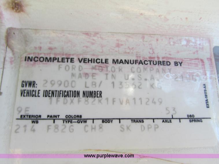 image for item AX9427 1985 Ford F800 fire truck