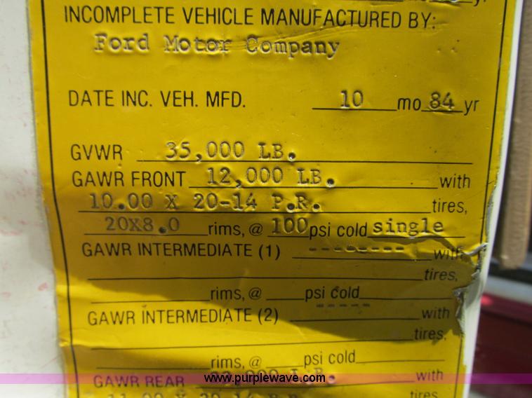 image for item AX9427 1985 Ford F800 fire truck