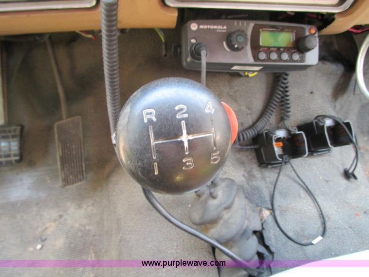 image for item AX9427 1985 Ford F800 fire truck