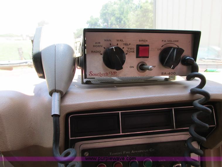 image for item AX9427 1985 Ford F800 fire truck