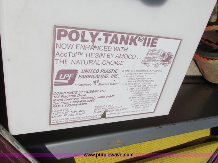 image for item AX9427 1985 Ford F800 fire truck