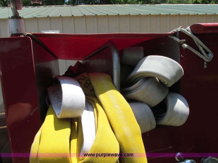 image for item AX9427 1985 Ford F800 fire truck