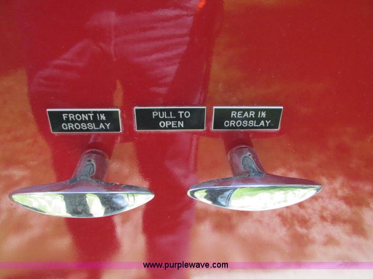 image for item AX9427 1985 Ford F800 fire truck