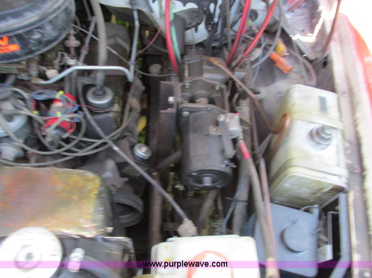 image for item AX9427 1985 Ford F800 fire truck