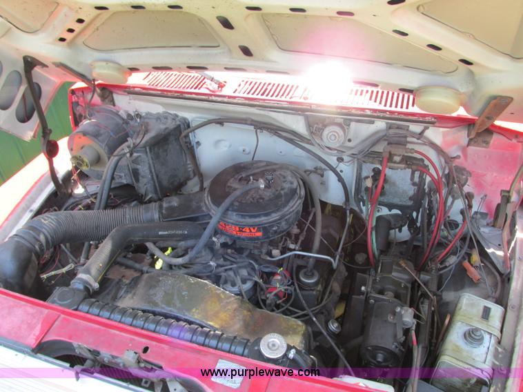 image for item AX9427 1985 Ford F800 fire truck