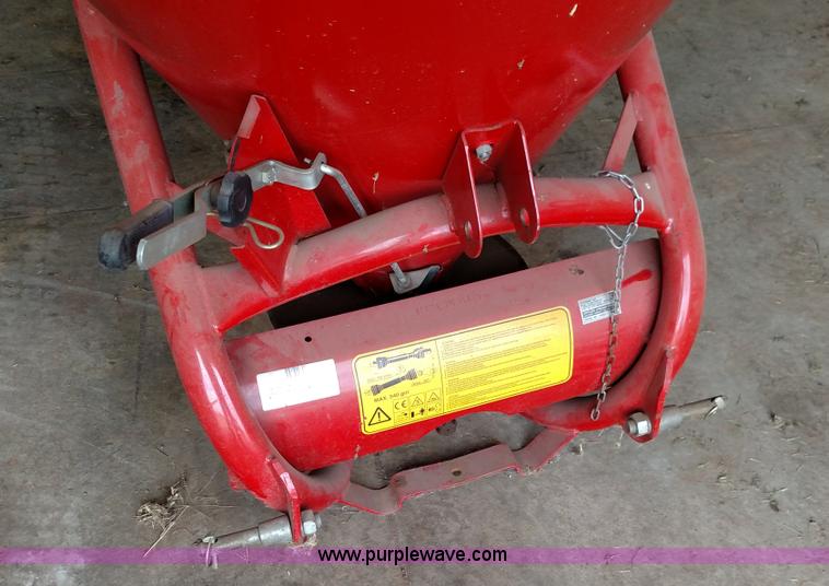 image for item BC9204 Fertilizer spreader