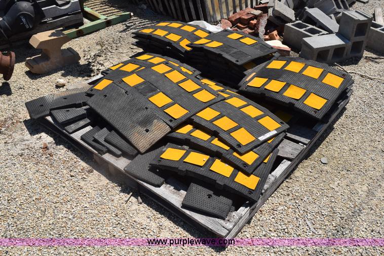 image for item BI9319 Rubber speed bumps