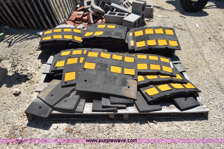 image for item BI9319 Rubber speed bumps
