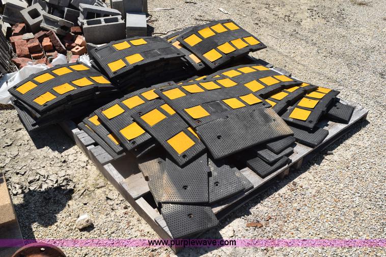 image for item BI9319 Rubber speed bumps