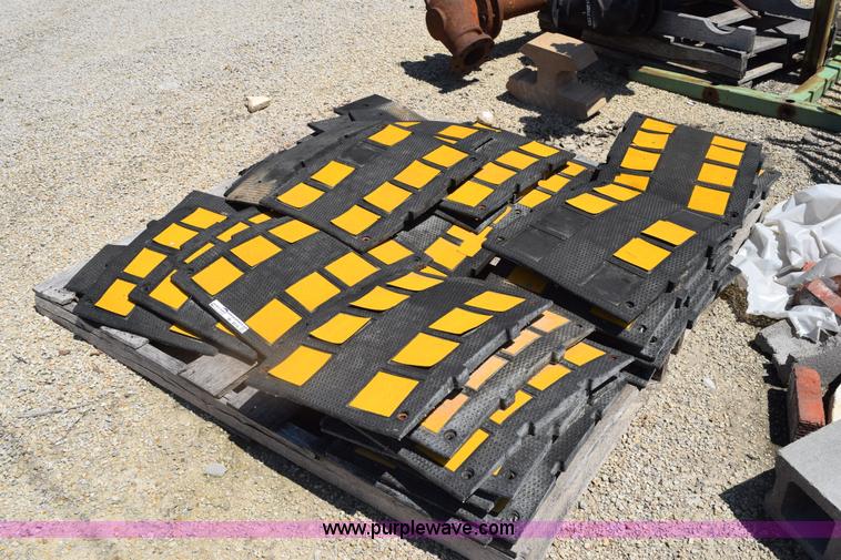 image for item BI9319 Rubber speed bumps