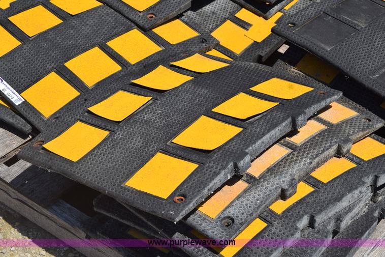 image for item BI9319 Rubber speed bumps