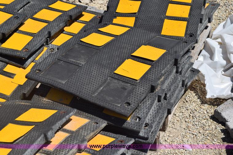 image for item BI9319 Rubber speed bumps